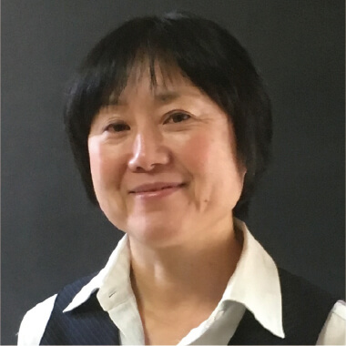 総務 経理部 不動産部課長 村上文子(宅地建物取引士)